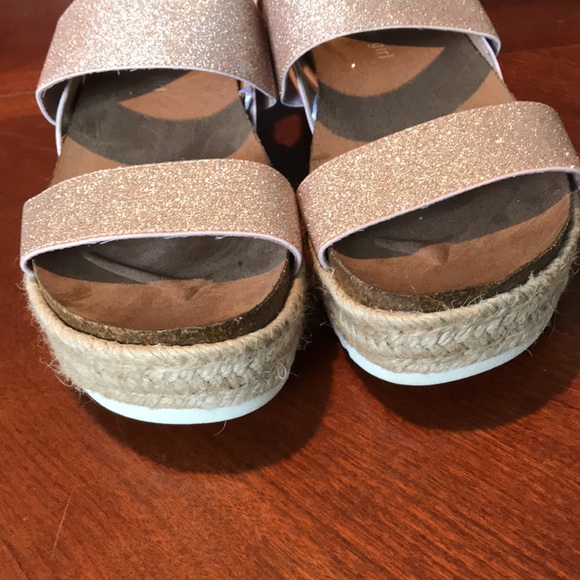 Madden girl metallic platform strappy sandals shoes size 7M - Picture 3 of 14